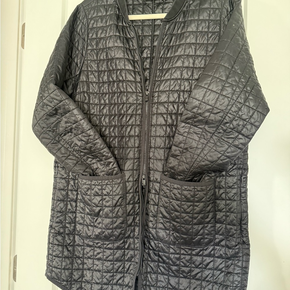 Athleta Womens Grandview Primaloft Shell Jacket Size large LG  Black EUC.